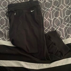 Black Nike capris